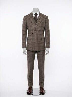 Brown Gingham Double-Breasted one button super 180 wool Suit.
Made in Italy